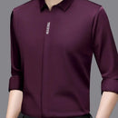 [Leve 4, Pague Só 2] Camisa Social Tecnológica Makatto em Seda Aveludada, Poliéster e Elastano + Relógio, Cinto e Carteira de Brinde