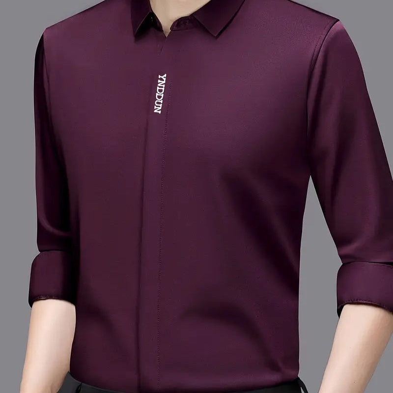 [Leve 4, Pague Só 2] Camisa Social Tecnológica Makatto em Seda Aveludada, Poliéster e Elastano + Relógio, Cinto e Carteira de Brinde